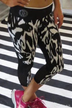 AR 1515-front printed capri with mesh